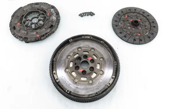 Volkswagen PASSAT B6 Dual mass flywheel 323064110 123042610
