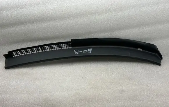 Volkswagen PASSAT B4 Wiper trim 357853830B