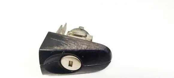 Ford Kuga I Front door lock (next to the handle) 