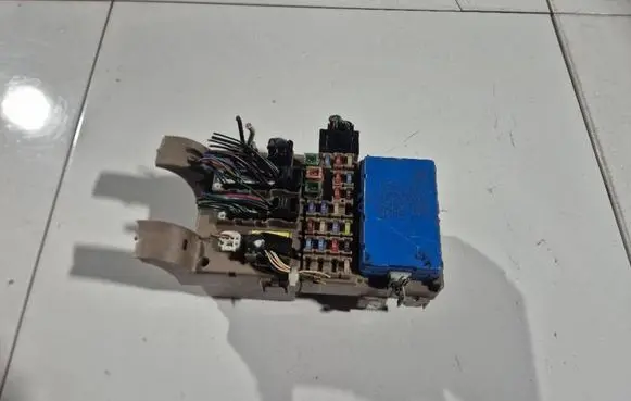Toyota Corolla E120 E130 Fuse box set 8264102040