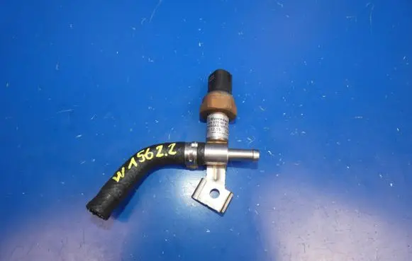 Mercedes-Benz GLA W156 X156 Fuel pressure sensor A6450700081