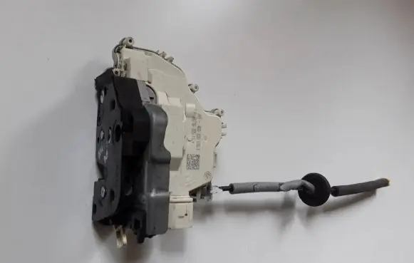 Audi A4 S4 B8 8K Rear door lock 4G0839016F