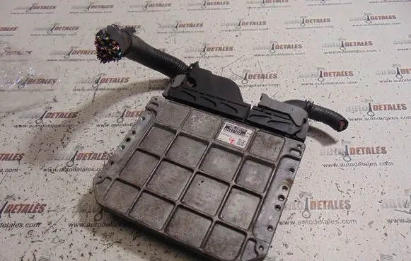 Toyota Avensis T270 Engine control unit/module 8966105F20