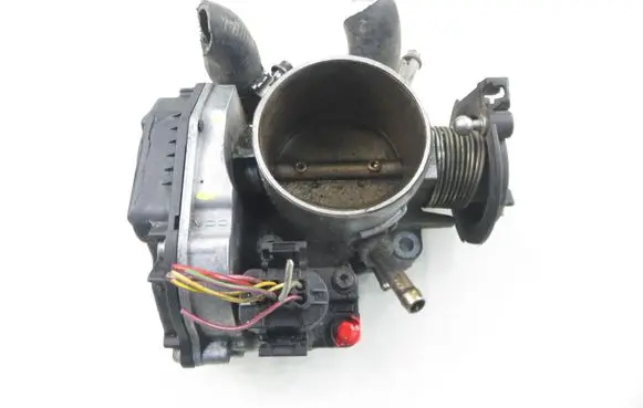 Audi A4 S4 B5 8D Throttle body valve 058133063