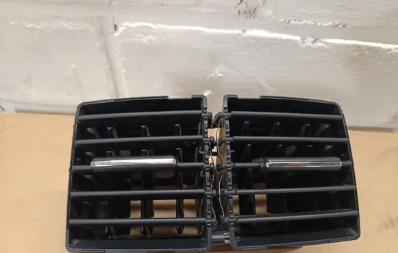 Mercedes-Benz ML W164 Rear air vent grill A1648300454