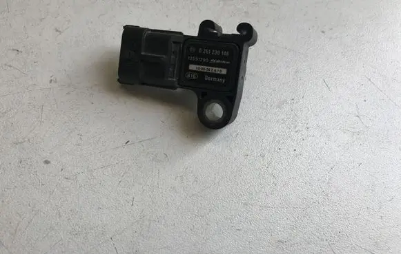Opel Zafira A Air pressure sensor 0261230146 12591290
