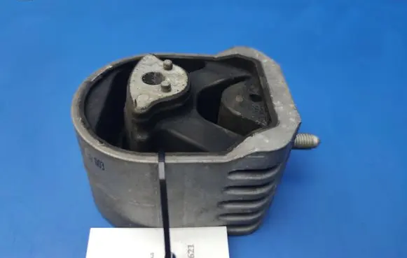 Mercedes-Benz A W169 Engine mount bracket A1692401417