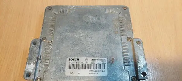 Renault Trafic II (X83) Engine control unit/module ECU 0281010632 8200051608 8200204836