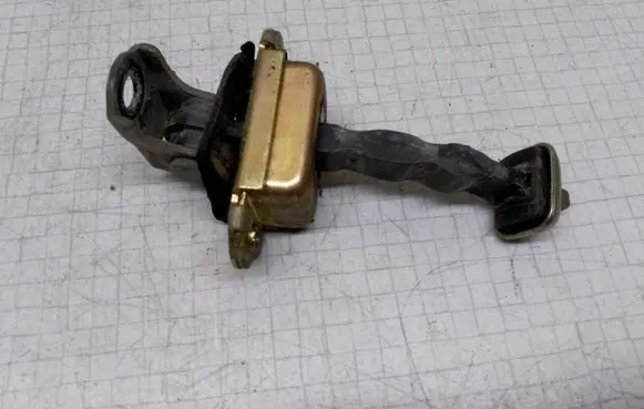 Skoda Fabia Mk1 (6Y) Front door check strap stopper