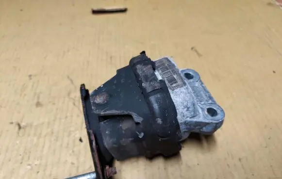 Chrysler 300 - 300C Engine mount bracket 04578190AC