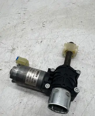BMW X5 E70 Seat adjustment motor 0390204072 9168759 130911N