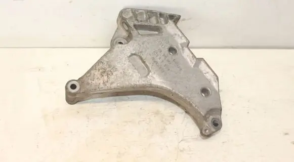 Volkswagen Tiguan Engine mounting bracket 03L199207