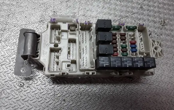 Mitsubishi Grandis Fuse module