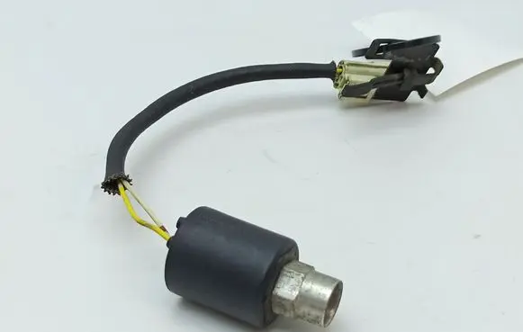 Jaguar XJ X300 Air conditioning (A/C) pressure sensor 944801