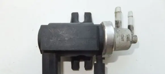 Volkswagen Touareg I Turbo solenoid valve 1J0906627 72290325