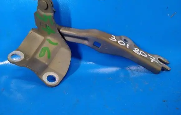 Mazda 6 Engine bonnet/hood hinges GS3L52410C