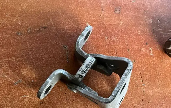 Saab 9-3 Ver2 Front door lower hinge 038GMA3E 044AFA3E