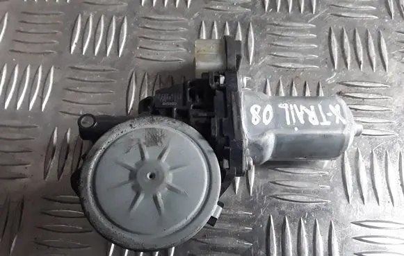 Nissan X-Trail T31 Front door window regulator motor 80730EG000 0620402920