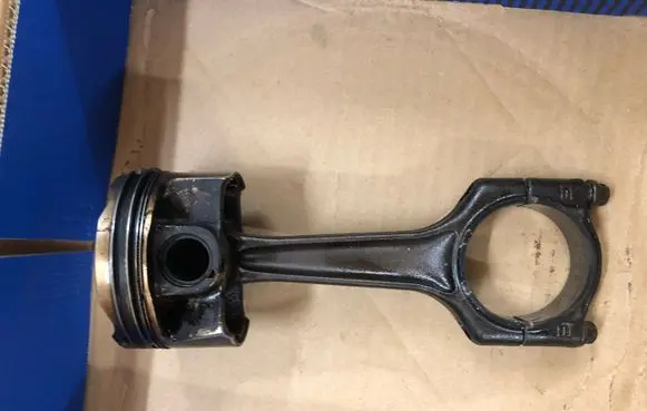 BMW 5 G30 G31 Piston with connecting rod OM8654480