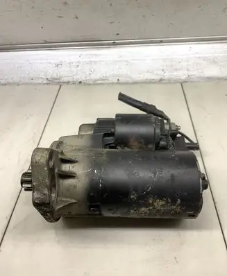 Volkswagen Golf IV Starter motor 020911023F