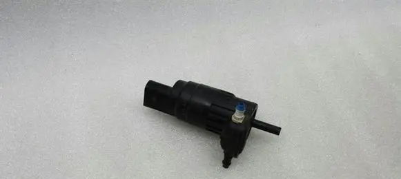 Audi A3 S3 8P Windscreen/windshield washer pump 1K6955651