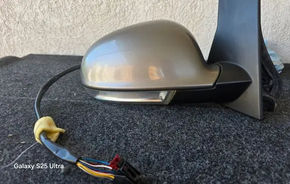 Volkswagen Golf Plus Front door electric wing mirror 5M1