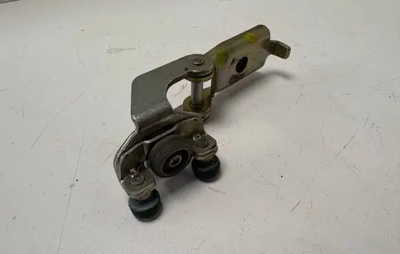 Mercedes-Benz Sprinter W901 W902 W903 W904 Sliding door middle roller runner 9017601347