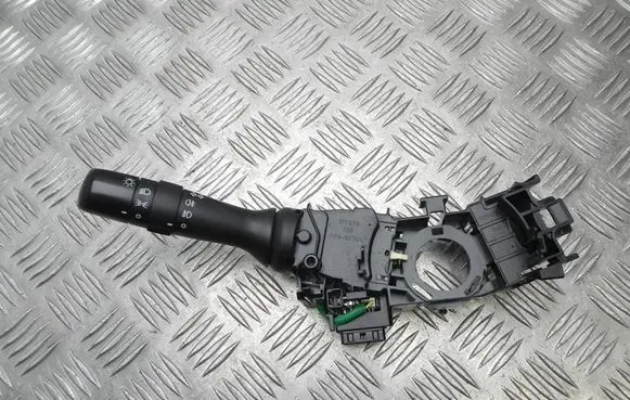 Toyota Verso Indicator stalk 0520017F421 N1223