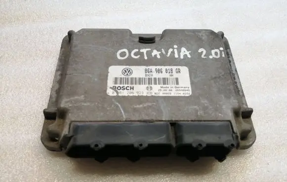 Skoda Octavia Mk1 (1U) Engine control unit/module 06A906018GR 26SA6845 0261206923