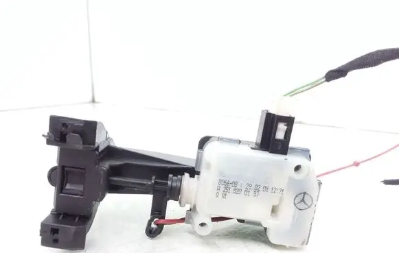 Fuel tank cap lock motor