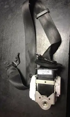 BMW 1 E81 E87 Front seatbelt 9117220