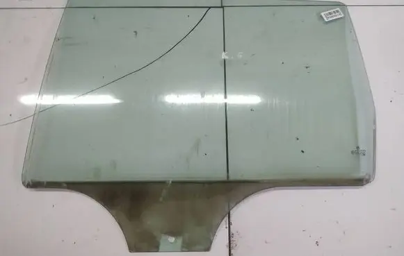 Volkswagen PASSAT B5.5 Rear door window glass AS2