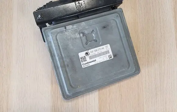 Skoda Fabia Mk2 (5J) Engine control unit/module 03F906070HK
