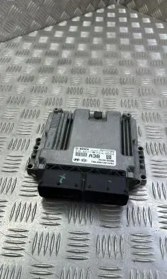 KIA Sportage Engine control unit/module 391502A380 0281032614