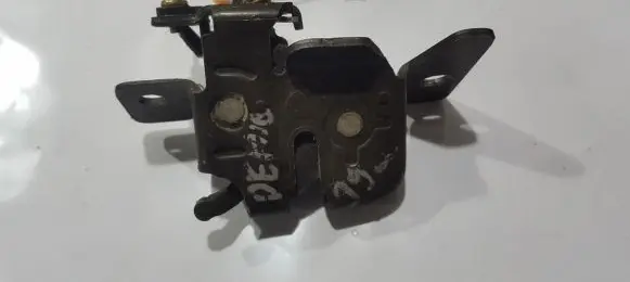 Mazda Demio Tailgate/trunk/boot lock/catch/latch