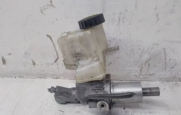 Mercedes-Benz C W204 Master brake cylinder A2044300102