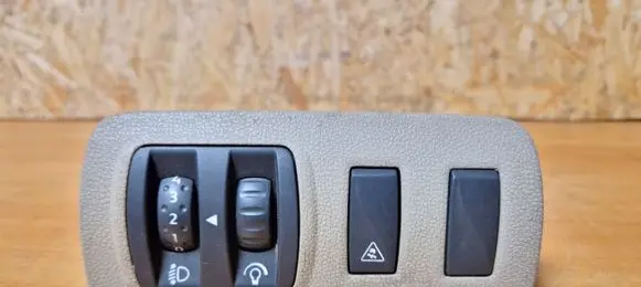 Renault Scenic III - Grand scenic III Headlight level height control switch 648450001r