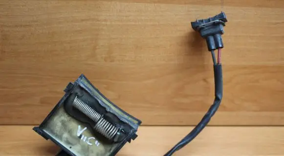 Opel Vectra C Coolant fan relay 1379151