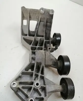 Mercedes-Benz A W169 Generator/alternator bracket 