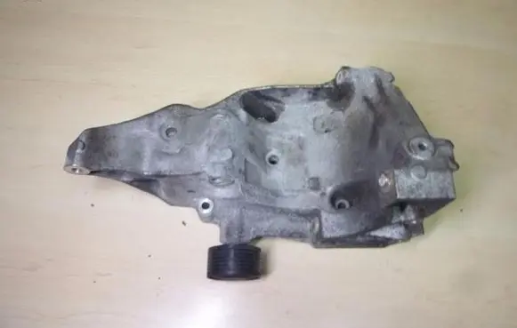 BMW 1 E81 E87 Engine mounting bracket 7802639 VD1085