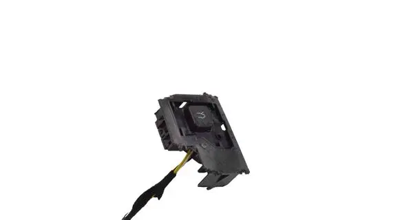 Alfa Romeo Giulia Tailgate/boot open switch button 01561143450