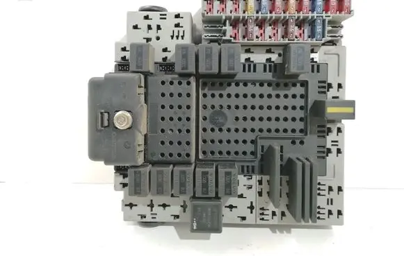 Volvo V70 Fuse module 08696098