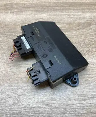 Renault Laguna I Comfort/convenience module 7700823112C 1621682Z1 WITHPLUG
