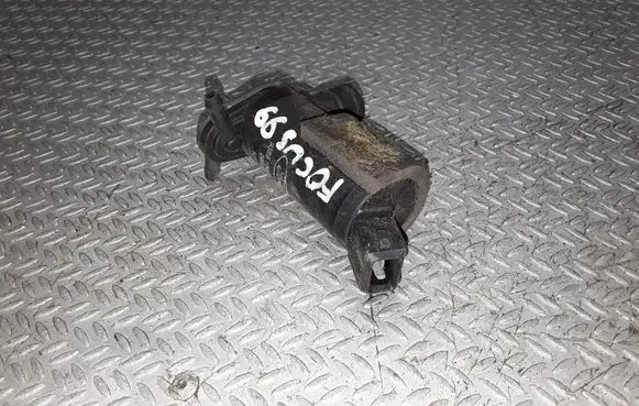 Ford Focus Windscreen/windshield washer pump 93BB17K624BA