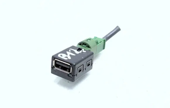 Audi Q5 SQ5 USB socket connector 5Q0035726