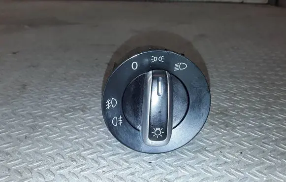 Volkswagen Golf V Light switch 