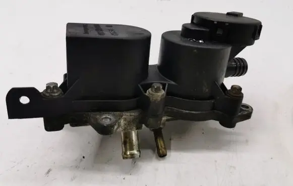Mercedes-Benz B W245 Oil breather separator A6400101062 0928400554