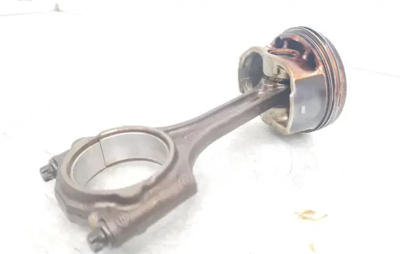 Volvo XC70 Piston with connecting rod