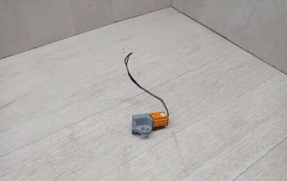 Mazda 6 Airbag deployment crash/impact sensor Gdk457kco 00003413022 K0273110110
