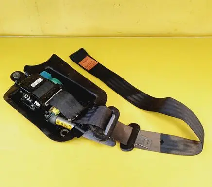 Mazda 323 Front seatbelt 90501A024 T89103T
